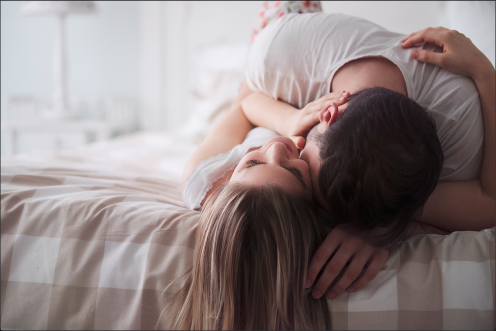 Pareja en la cama